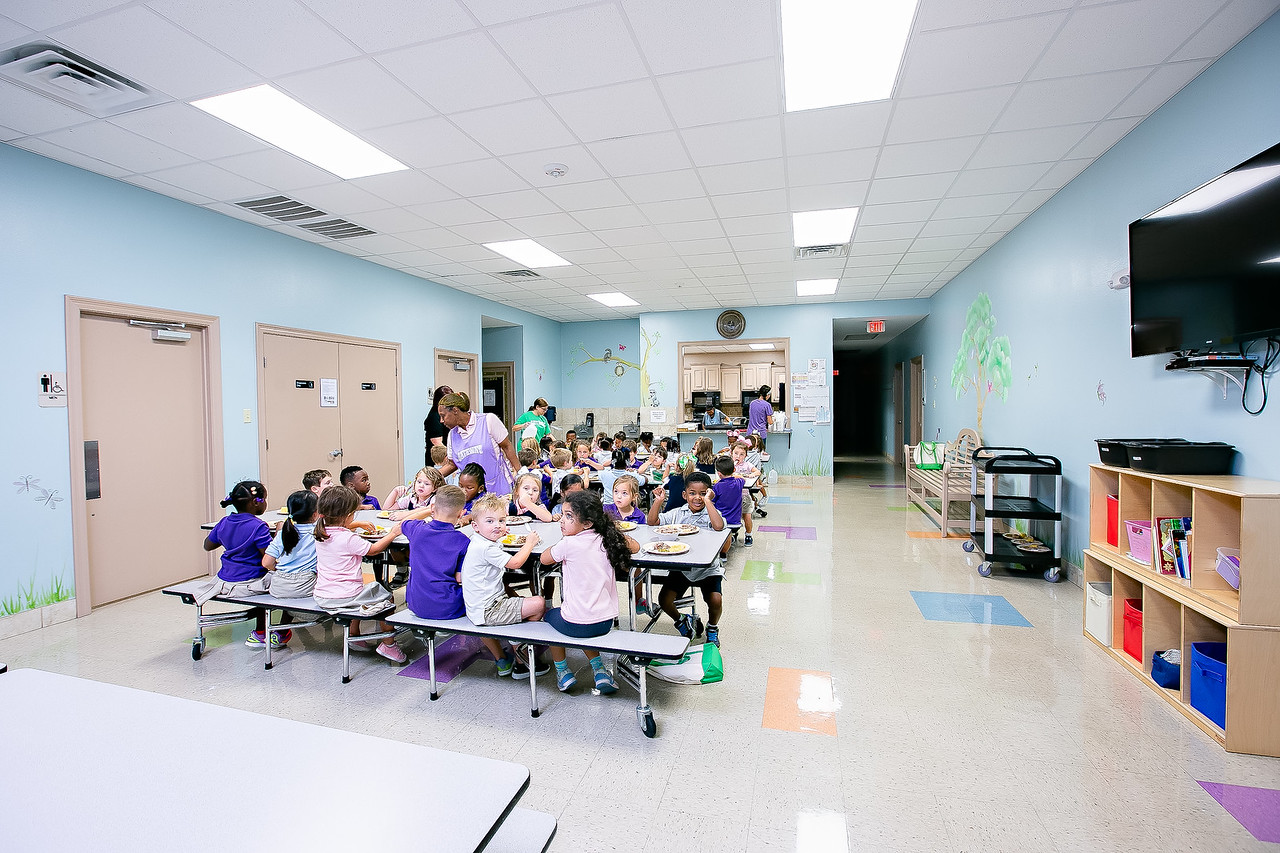 Children enjoying mealtime at Gateway Preschool